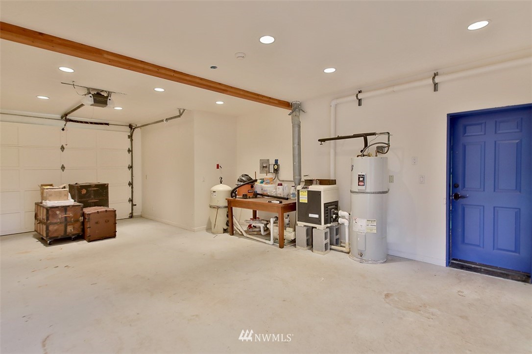 5749 Double Bluff Road Freeland, WA 98249 - Photo 39 of 40 a very nice looking room with gym equipment