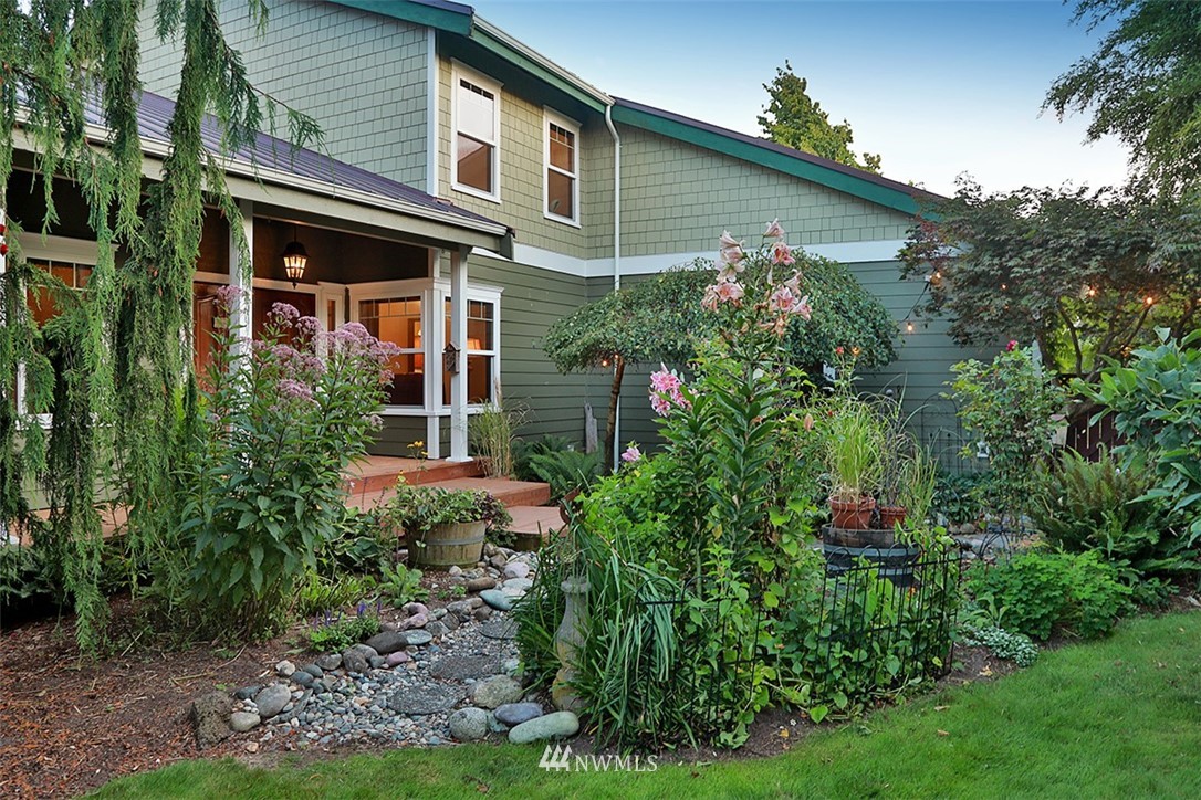 5749 Double Bluff Road Freeland, WA 98249 - Photo 6 of 40 a view of a backyard with plants
