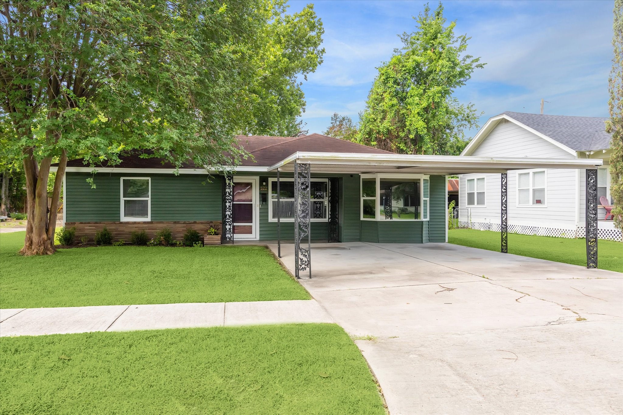 522 Barkley Street Houston, TX 77022 - Photo 1 of 18 Impeccably updated 3BR/2BA home in Independence Heights is ready for occupancy. Nothing has been left untouched in making this home feel new, while maintaining some of its old time charm.