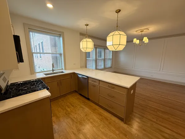 $2,995 | 531 Hinman Avenue, Unit B1, Evanston, IL 60202