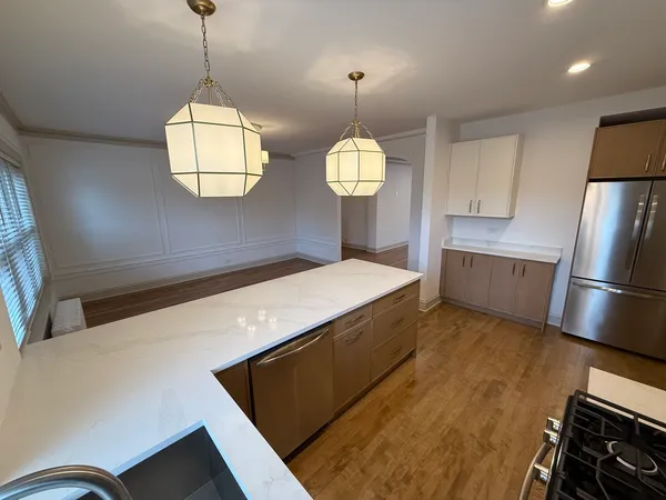 $2,995 | 531 Hinman Avenue, Unit B1, Evanston, IL 60202