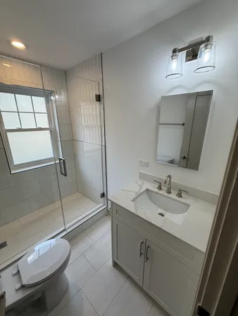 $2,995 | 531 Hinman Avenue, Unit B1, Evanston, IL 60202