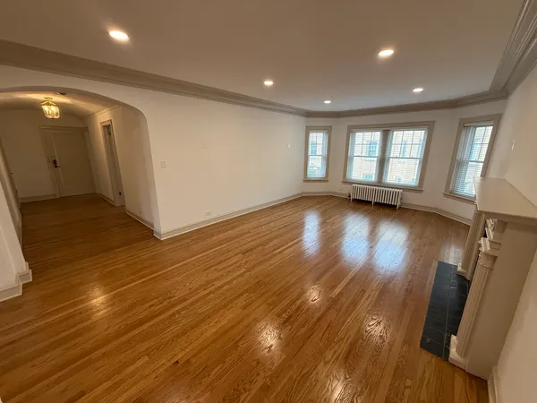 $2,995 | 531 Hinman Avenue, Unit B1, Evanston, IL 60202