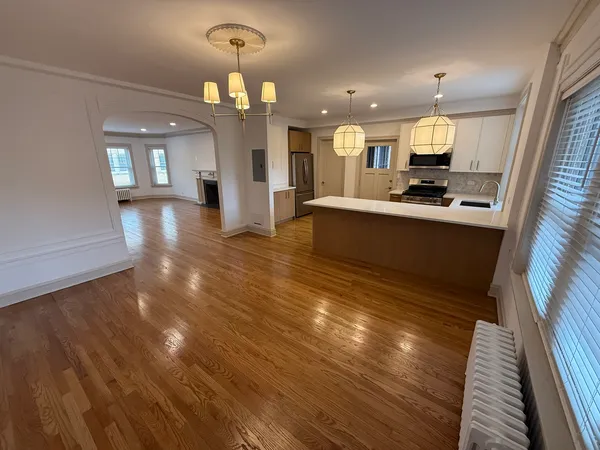$2,995 | 531 Hinman Avenue, Unit B1, Evanston, IL 60202