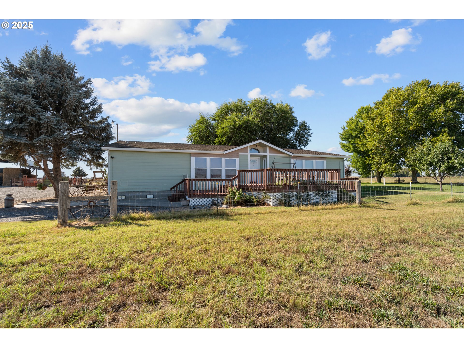 34656 County 1172 Road Stanfield, OR 97875 - Photo 12 of 47 a front view of house with yard and entertaining space