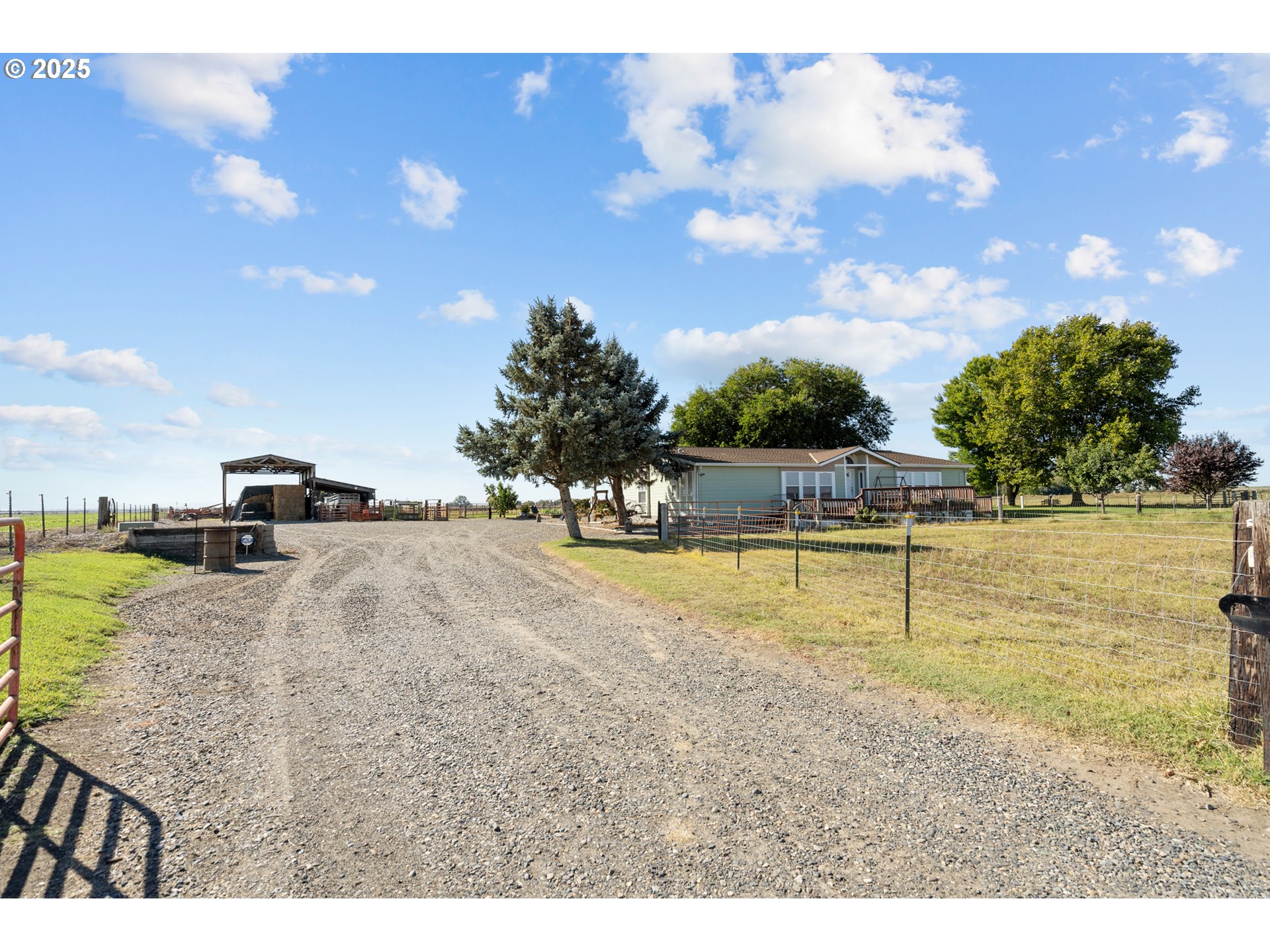 34656 County 1172 Road Stanfield, OR 97875 - Photo 23 of 47 a view of a swimming pool with an ocean view
