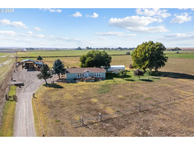 a view of a room with washer and dryer