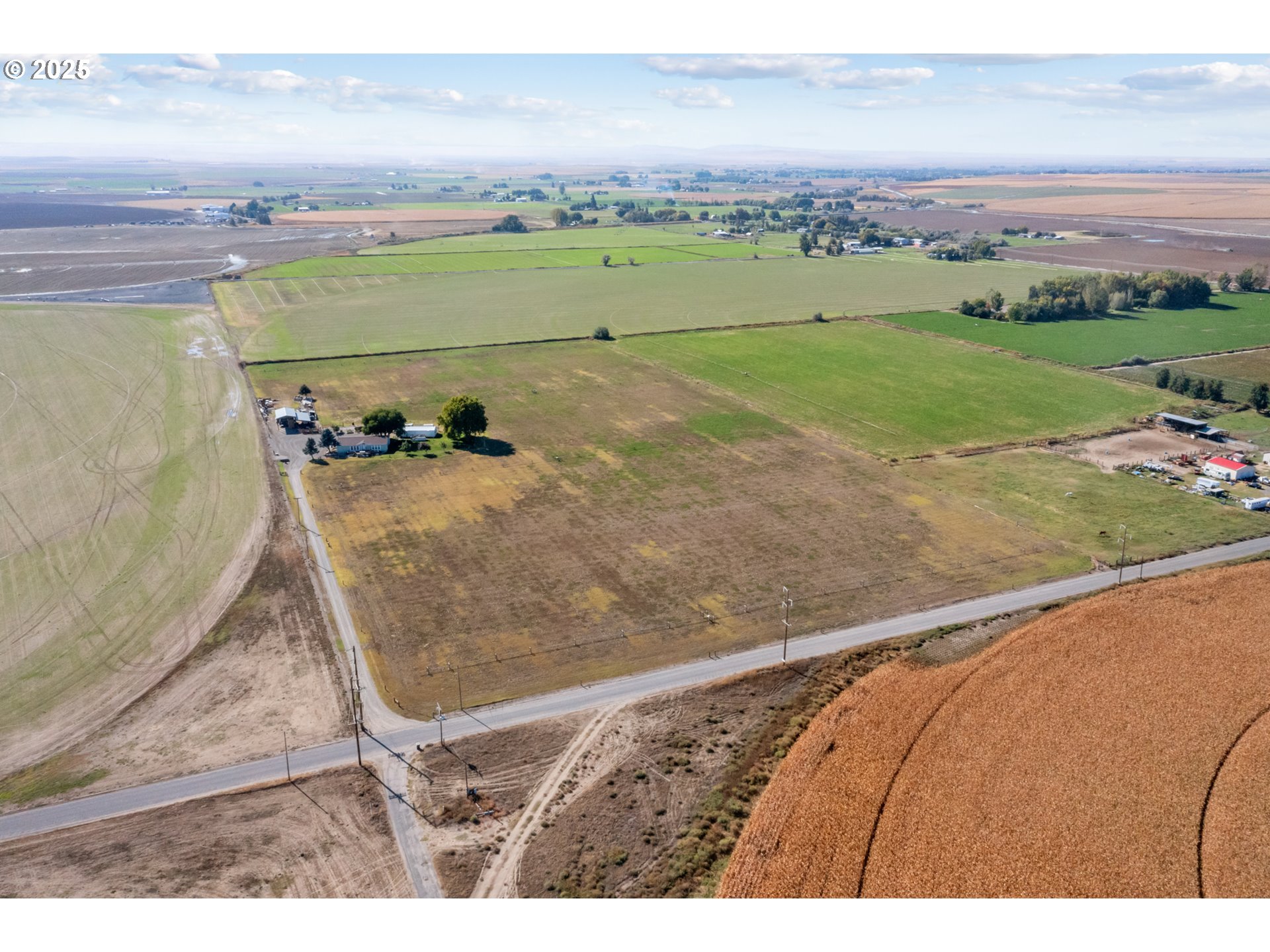 34656 County 1172 Road Stanfield, OR 97875 - Photo 31 of 47 a view of a room with washer and dryer