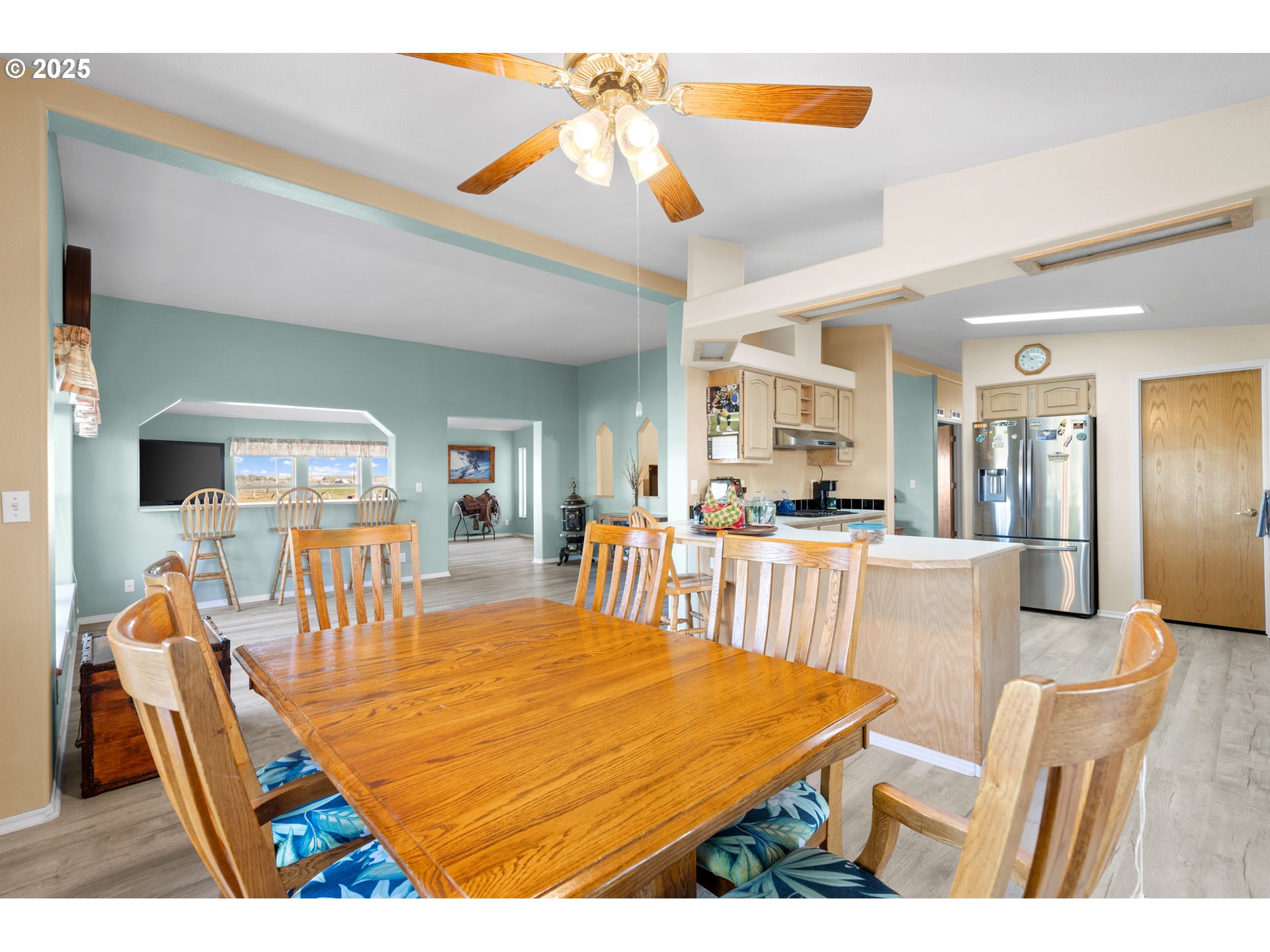 34656 County 1172 Road Stanfield, OR 97875 - Photo 35 of 47 a dining hall with dining table and chairs