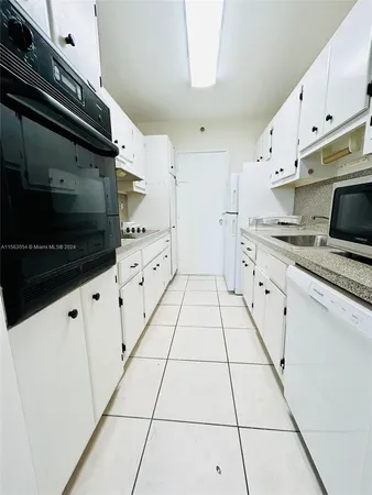 $5,000 | 100 Lincoln Road, Unit 1241, Miami Beach, FL 33139