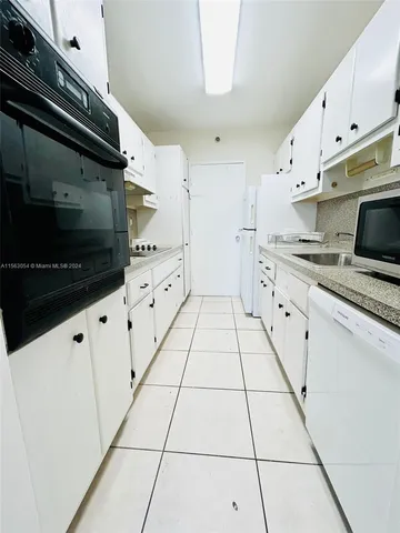 $3,500 | 100 Lincoln Road, Unit 1241, Miami Beach, FL 33139