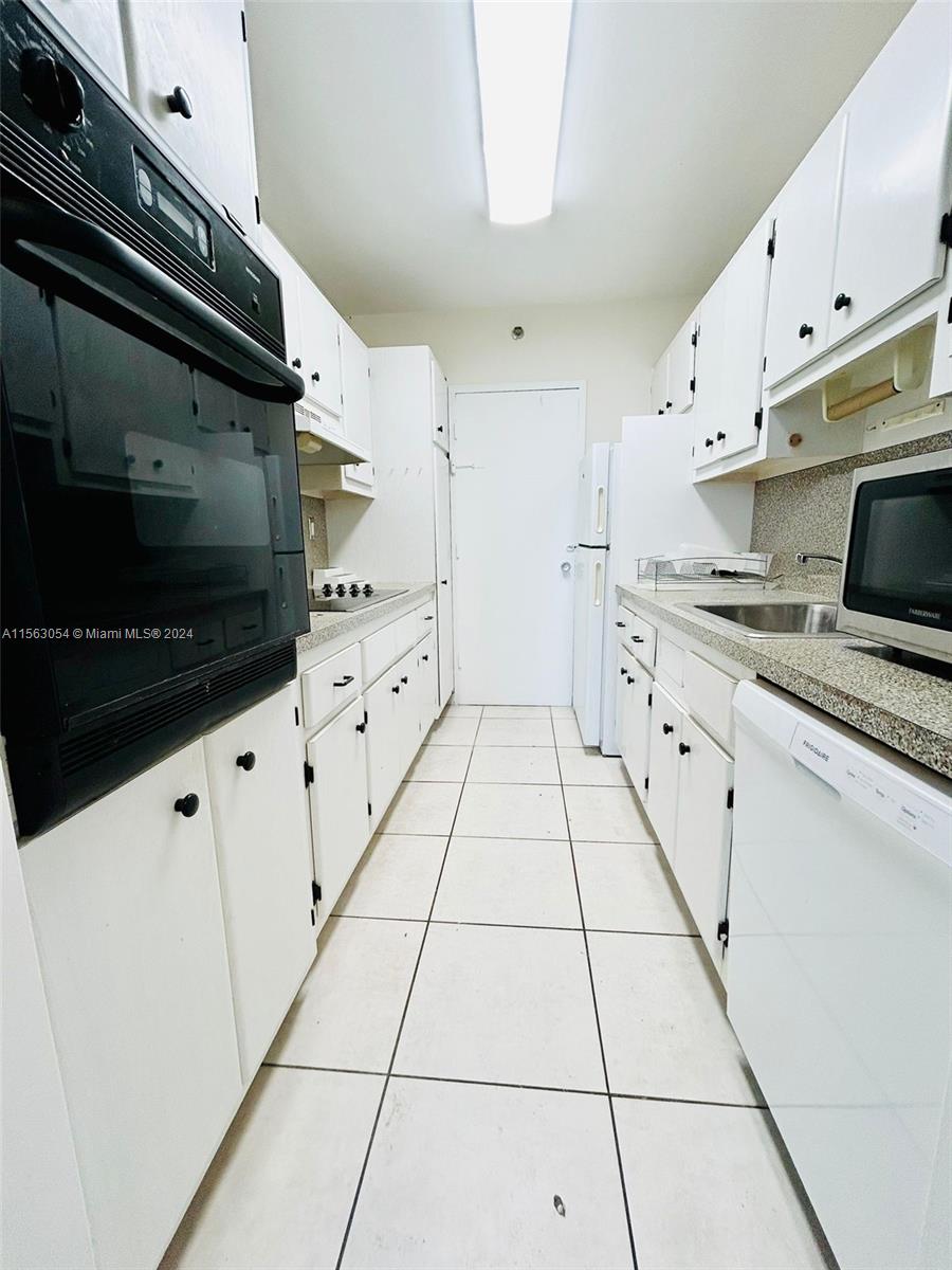 100 Lincoln Road, Unit 1241 Miami Beach, FL 33139 - Photo 3 of 10