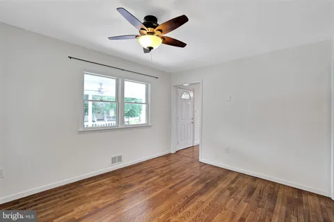 $399,000 | 8702 50th Place, College Park, MD 20740