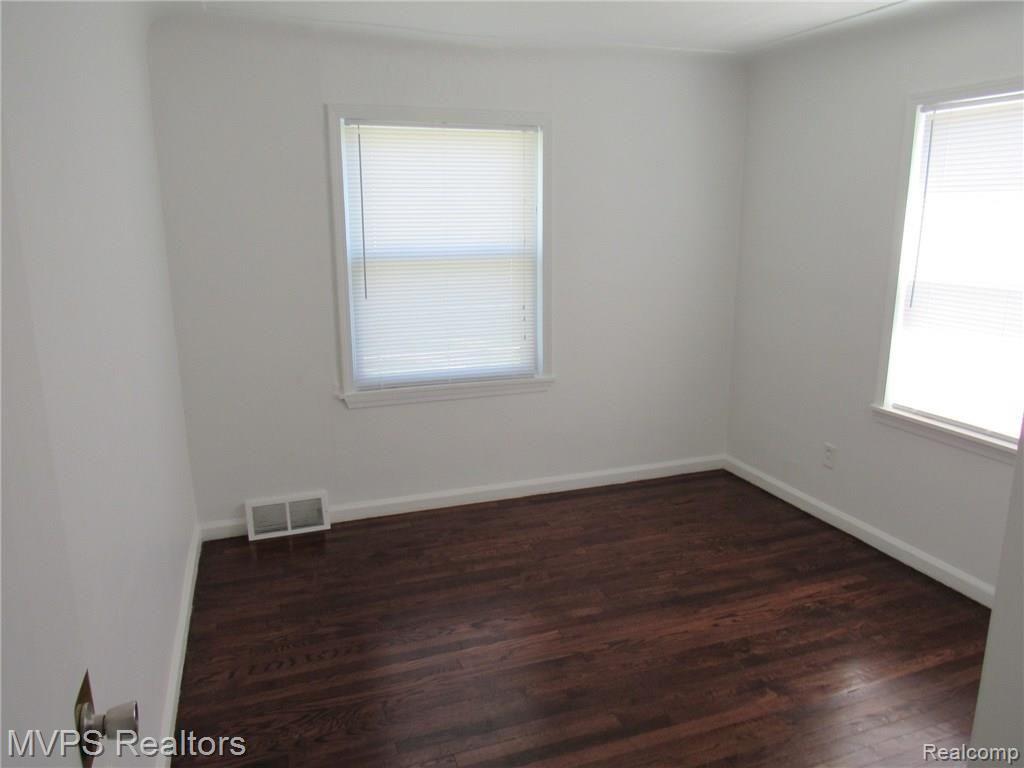 21263 Waltham Road Warren, MI 48089 - Photo 8 of 20 IMG_1944.JPG