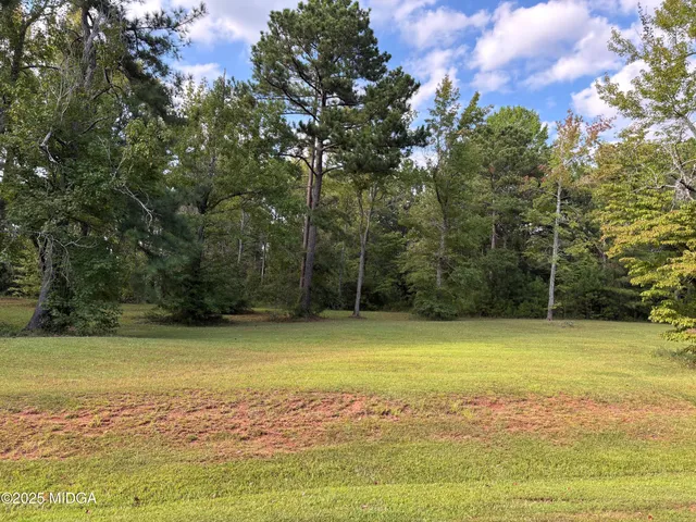 a view of a tennis court