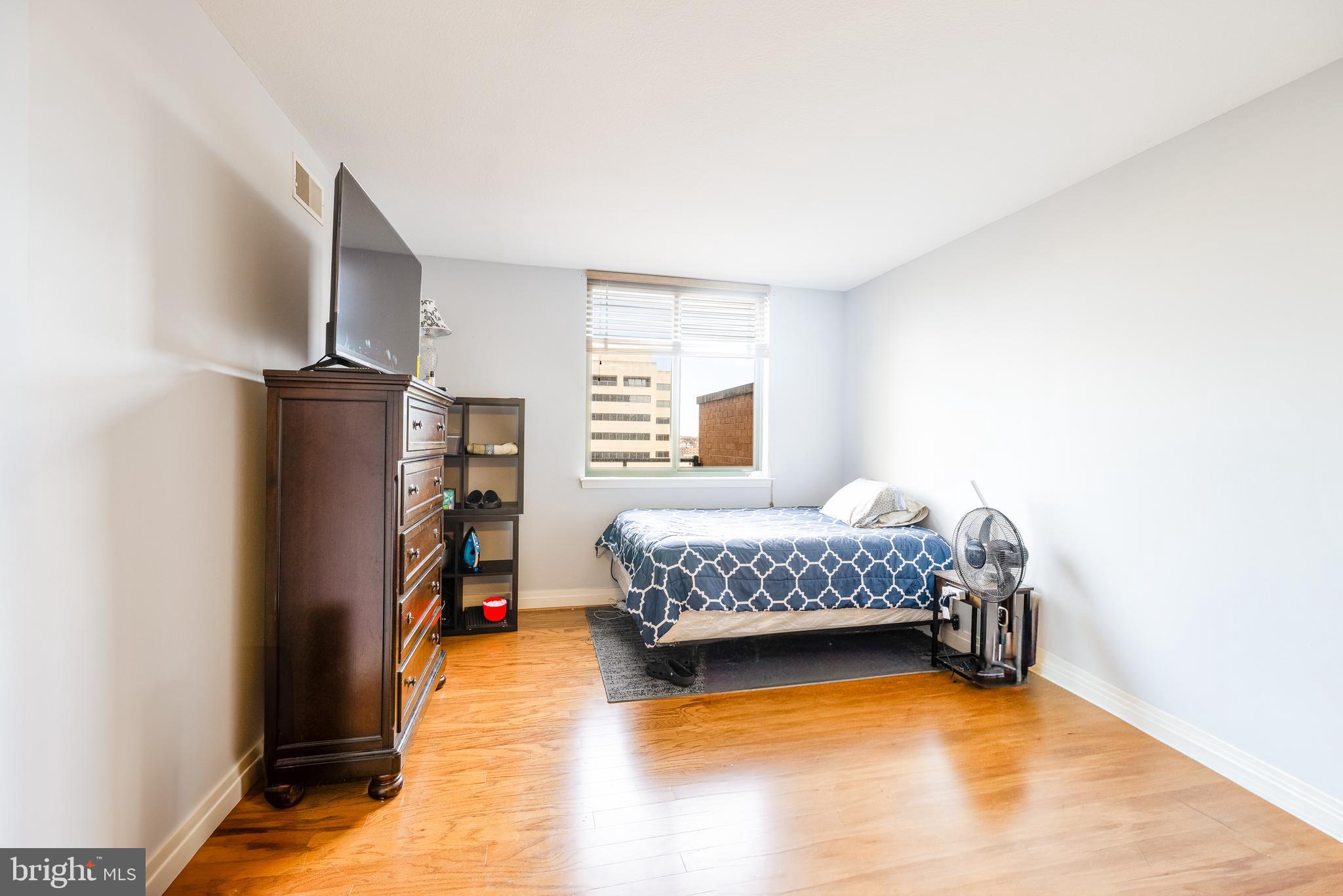 414 Water Street, Unit 1108 Baltimore, MD 21202 - Photo 23 of 36 a bedroom with a bed and a couch