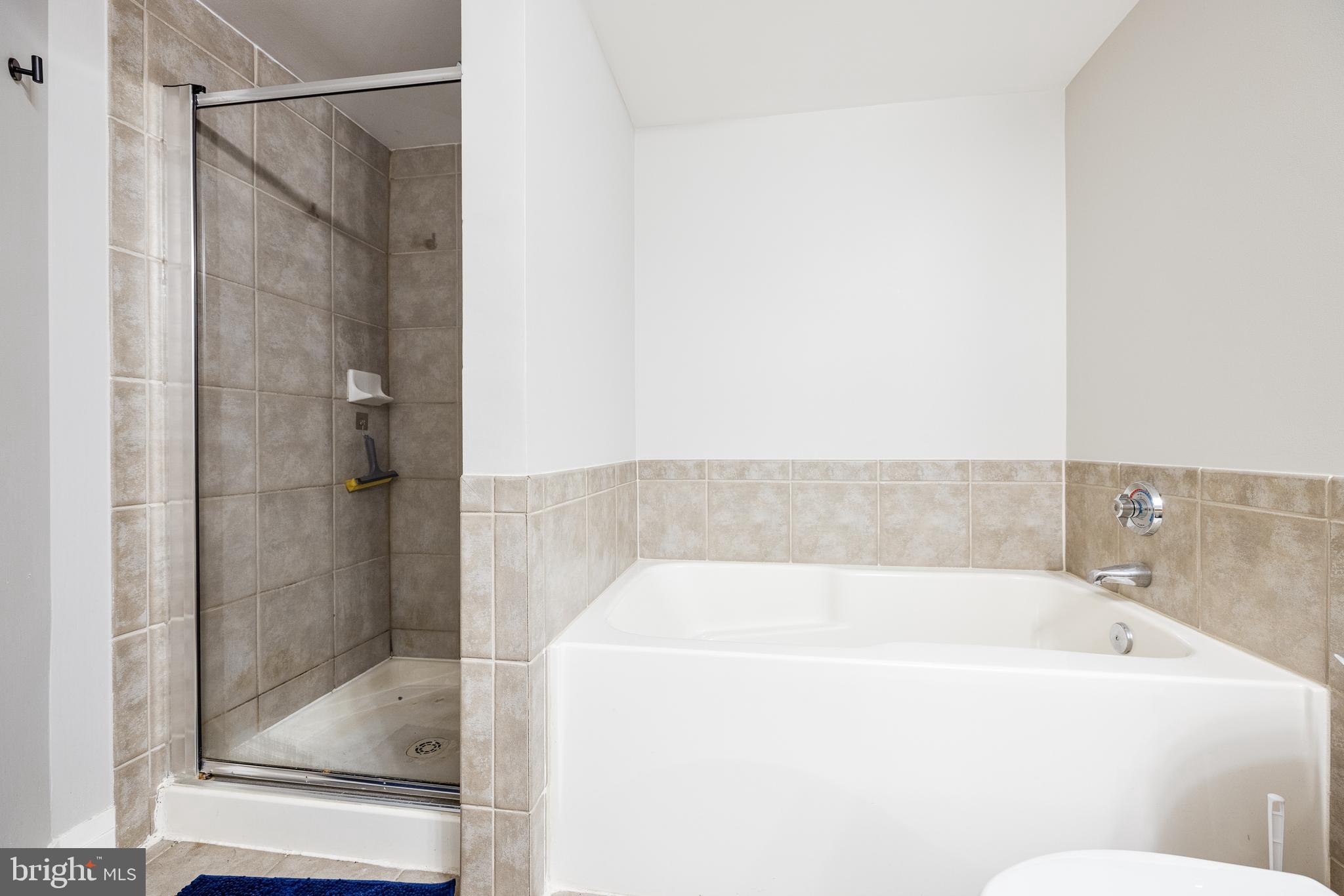 414 Water Street, Unit 1108 Baltimore, MD 21202 - Photo 26 of 36 a bathroom with a bathtub and shower