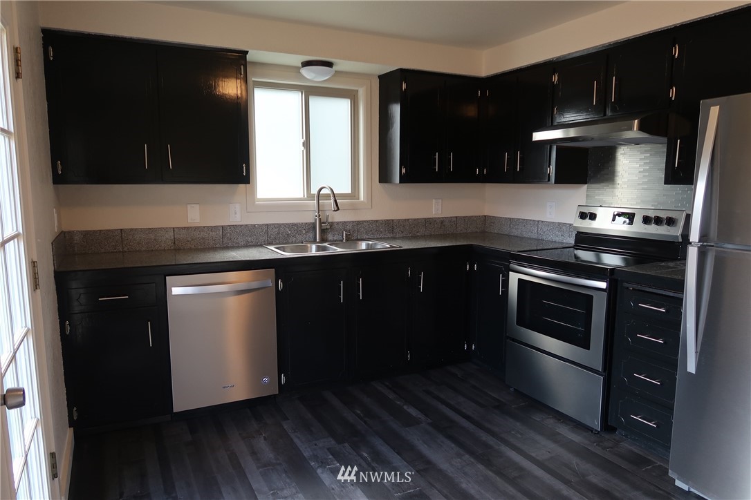 6513 Cady Road Everett, WA 98203 - Photo 4 of 11 a kitchen with a sink and a stove