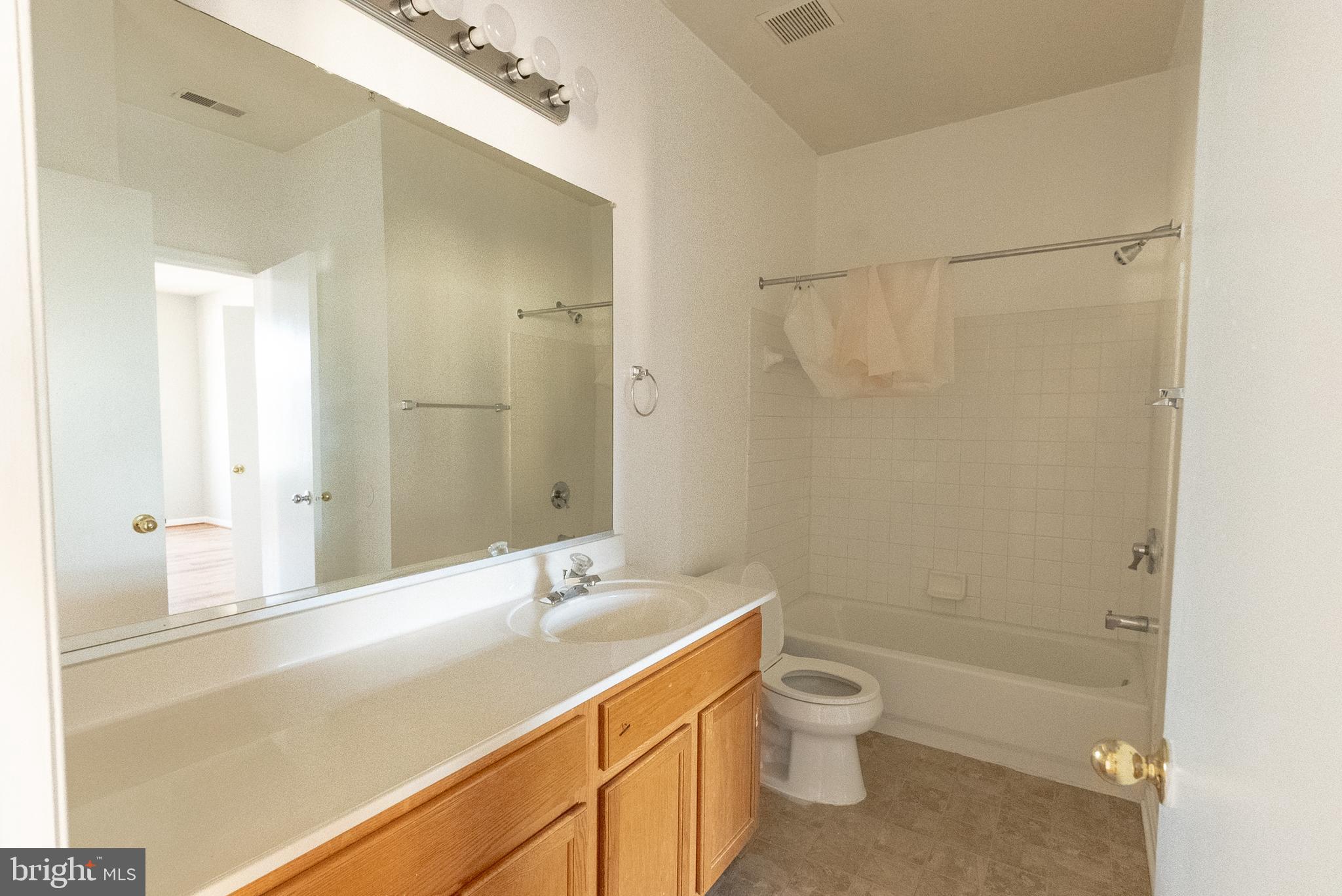 7208 Bogley Road, Unit 301 Baltimore, MD 21244 - Photo 4 of 26