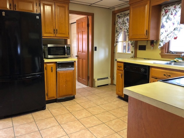 13 Kingston Road Plaistow, NH 03865 - Photo 3 of 12 Gallery Image 3