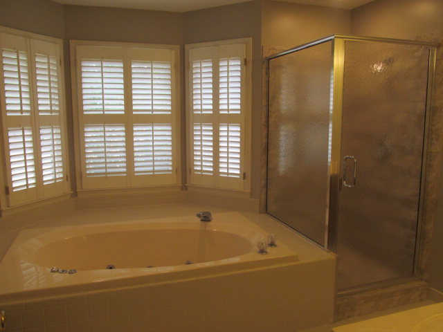5016 Hartley Bridge Road Macon, GA 31216 - Photo 20 of 27 a bath tub sitting next to a window