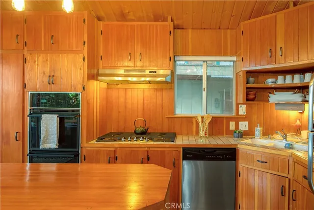 $410,000 | 579 East Victoria Court, Lake Arrowhead, CA 92352