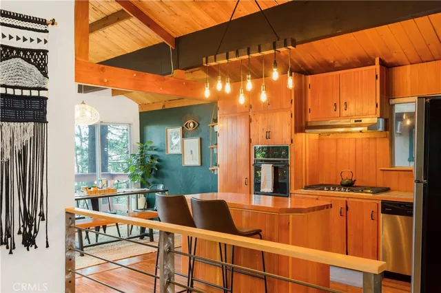 $410,000 | 579 East Victoria Court, Lake Arrowhead, CA 92352