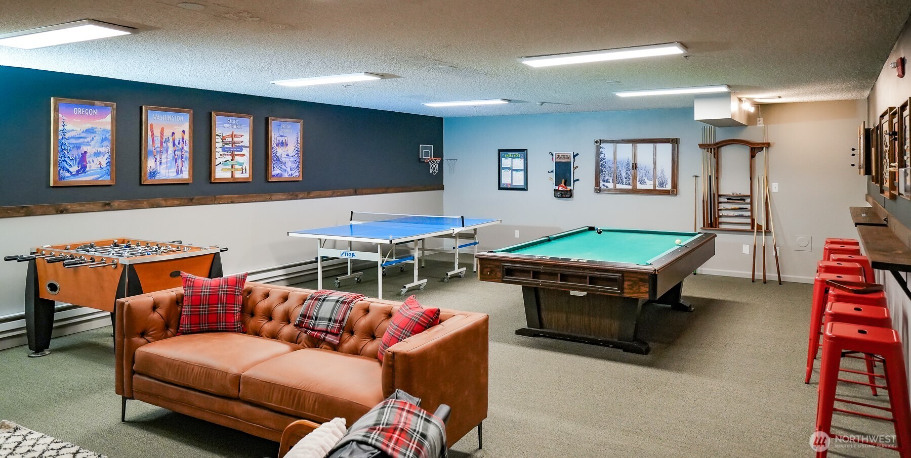 220 Tanner Way, Unit 206 Snoqualmie Pass, WA 98068 - Photo 26 of 37 a living room with furniture a rug and a window