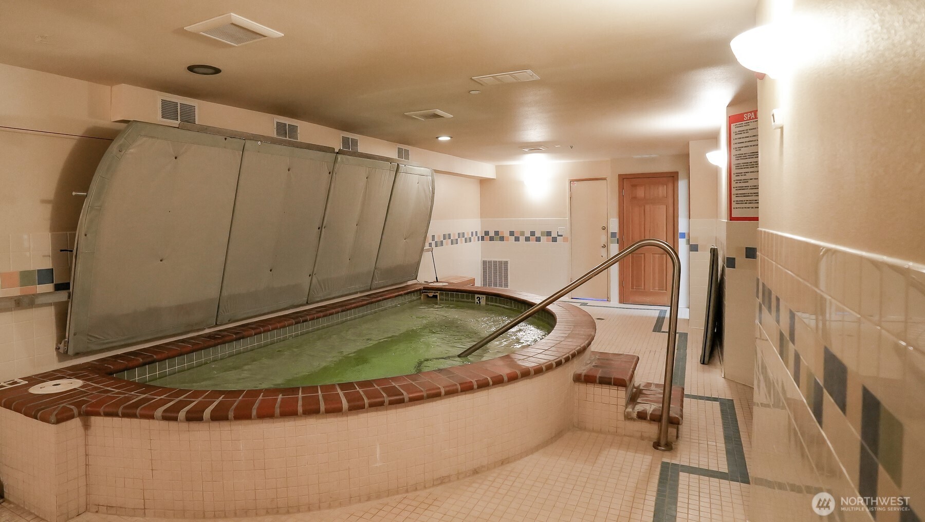 220 Tanner Way, Unit 206 Snoqualmie Pass, WA 98068 - Photo 28 of 37 a view of a indoor swimming pool