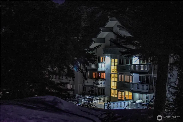 $495,000 | 220 Tanner Way, Unit 206, Snoqualmie Pass, WA 98068