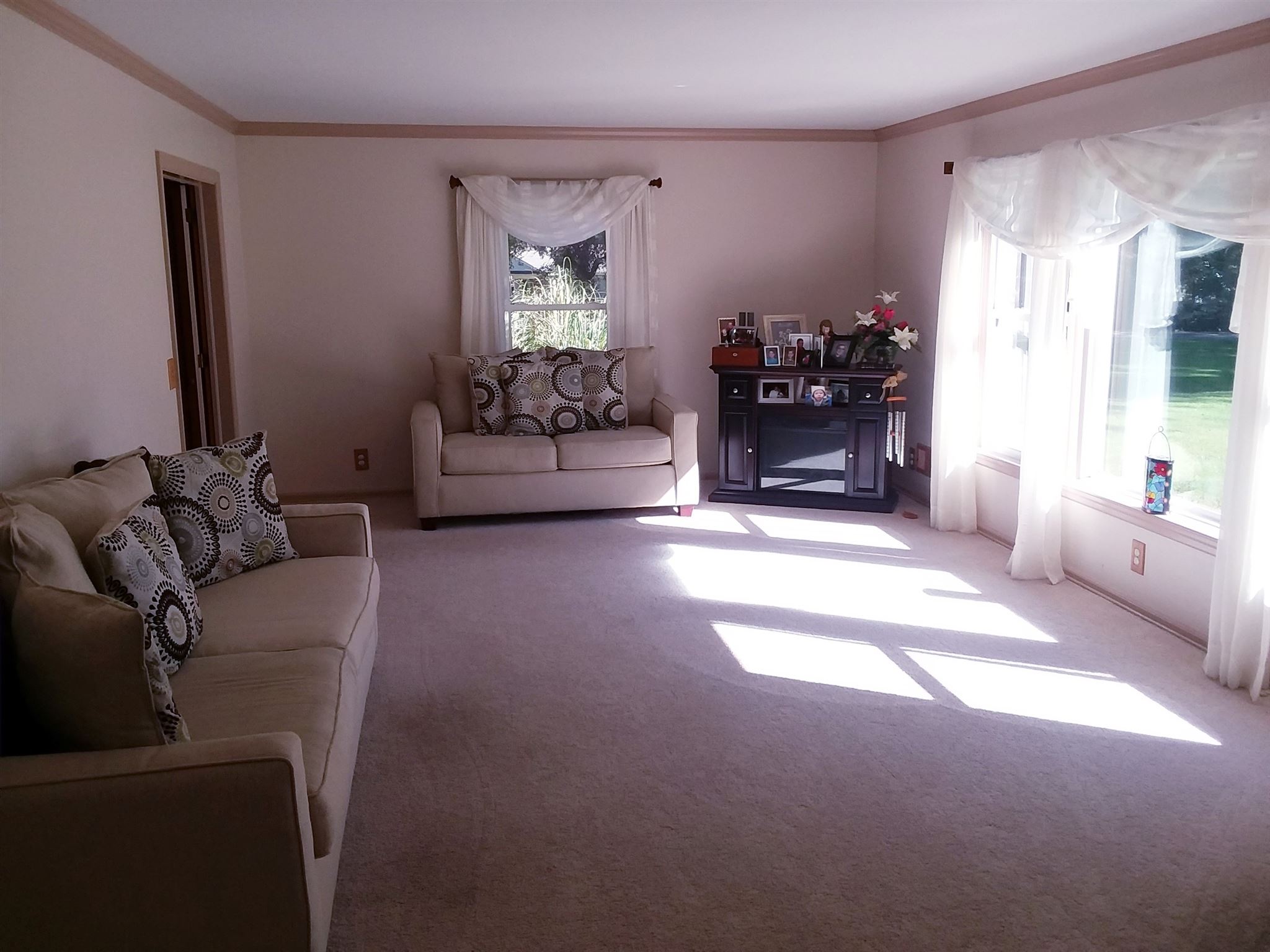 907 North Hawthorne Road Marion, IN 46952 - Photo 2 of 28 Gallery Image 2
