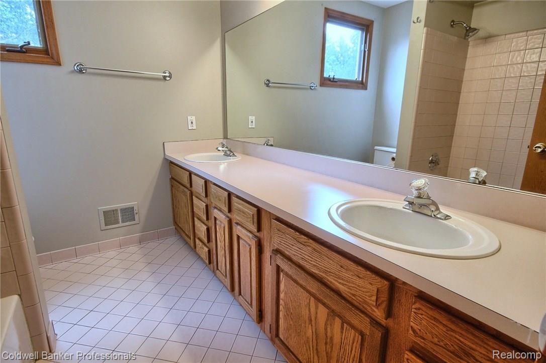 44860 Glengarry Road Canton, MI 48188 - Photo 29 of 30 Full Bath