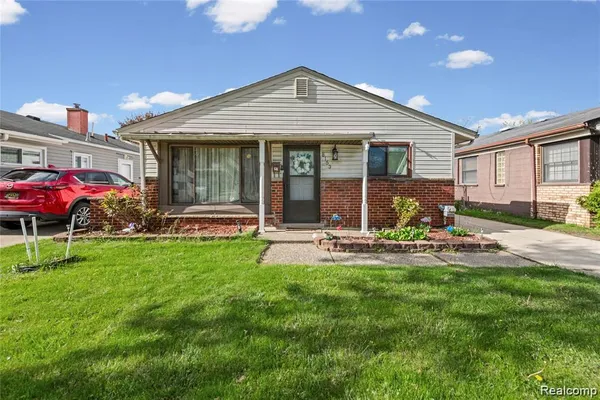 $190,000 | 8153 Dale, Center Line, MI 48015