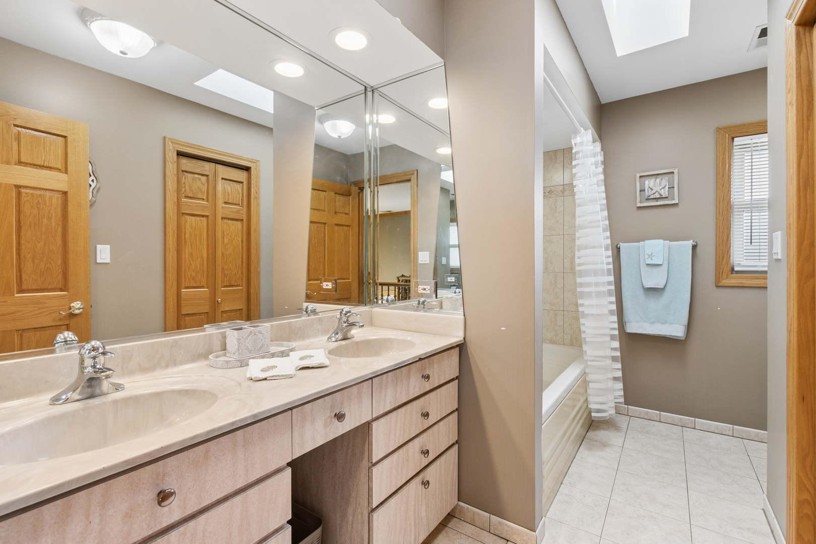 7911 West Rascher Avenue Chicago, IL 60656 - Photo 20 of 39 a bathroom with a sink double vanity and a mirror
