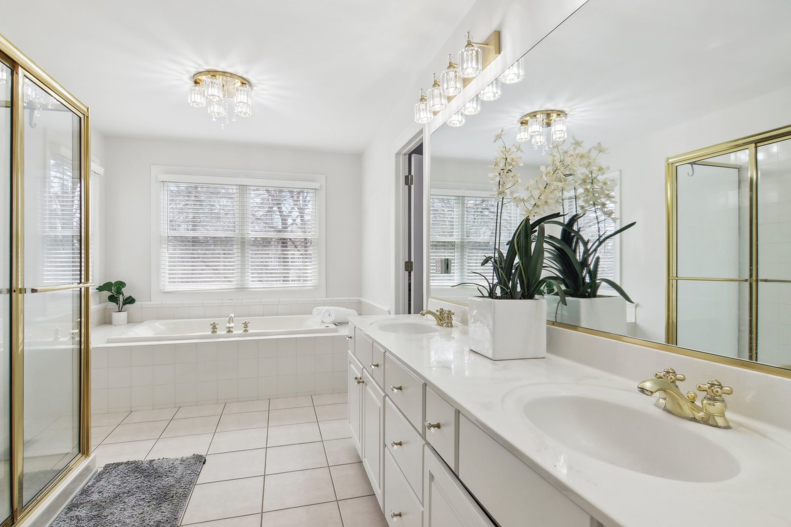 1005 Bridle Lane Cary, IL 60013 - Photo 30 of 64 a spacious bathroom with a tub sink and mirror