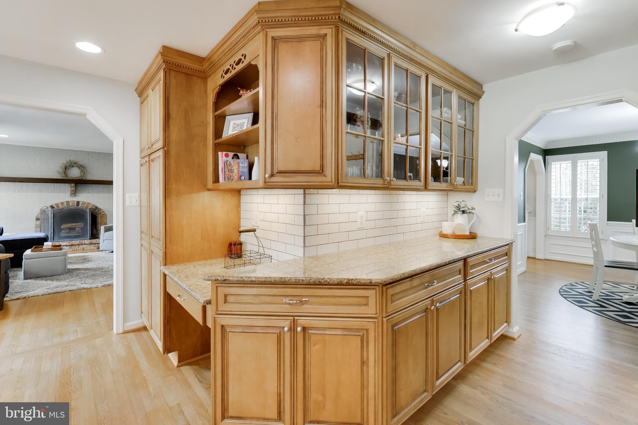 3137 Hunt Road Oakton, VA 22124 - Photo 18 of 93 Kitchen with Timeless Subway Tile Backsplash