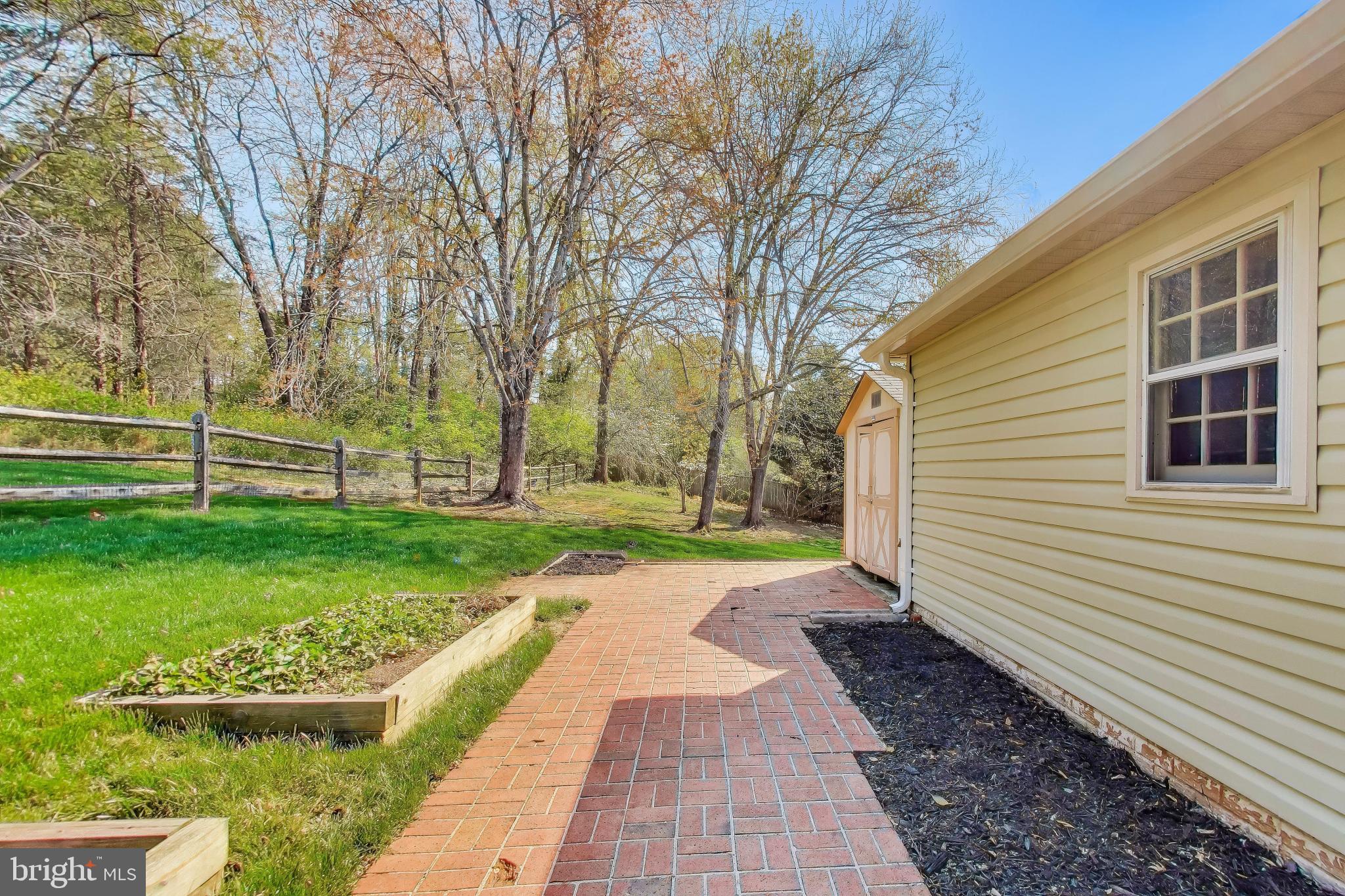 3137 Hunt Road Oakton, VA 22124 - Photo 77 of 93 Side of Home/Yard
