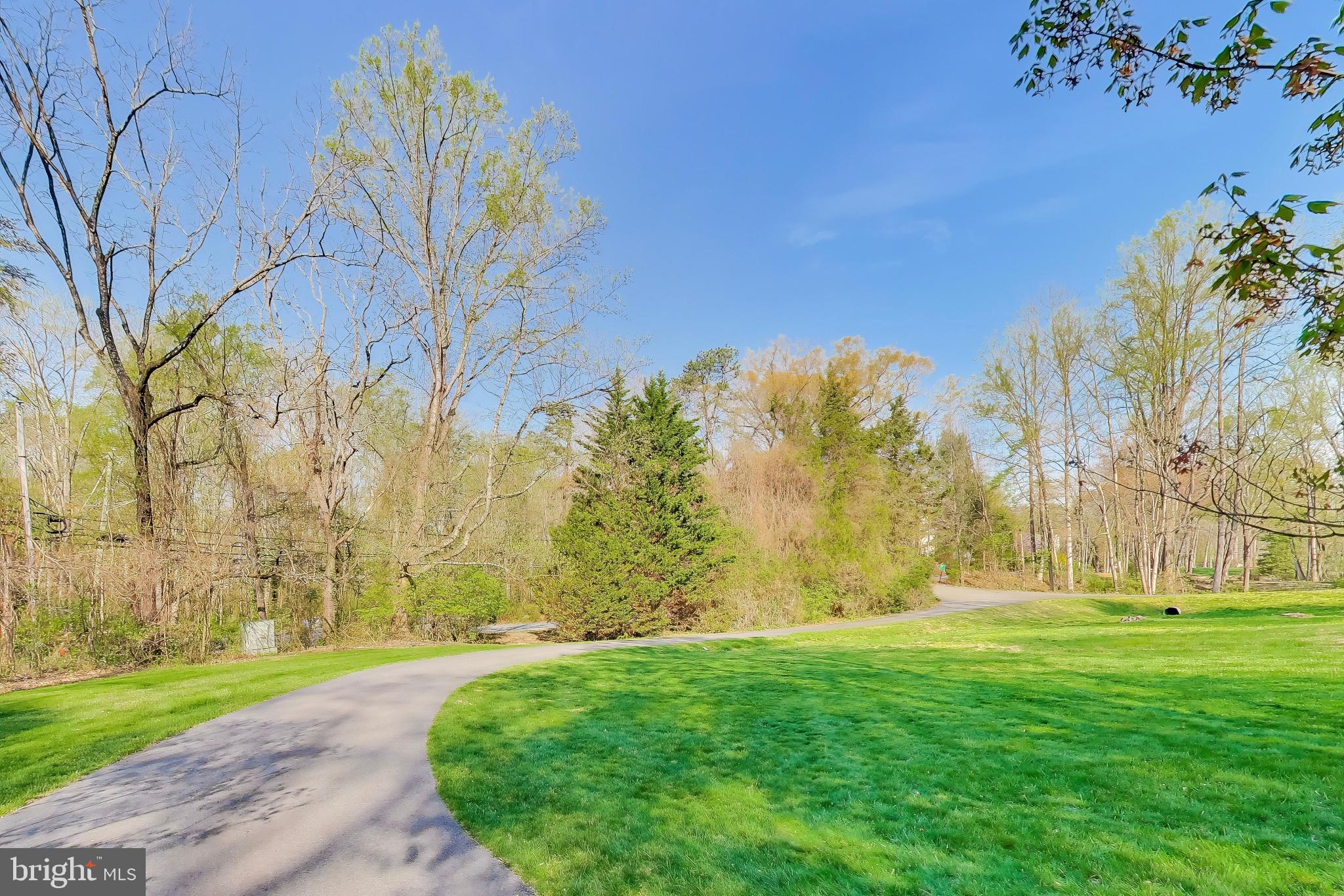 3137 Hunt Road Oakton, VA 22124 - Photo 82 of 93 Front Yard/Driveway