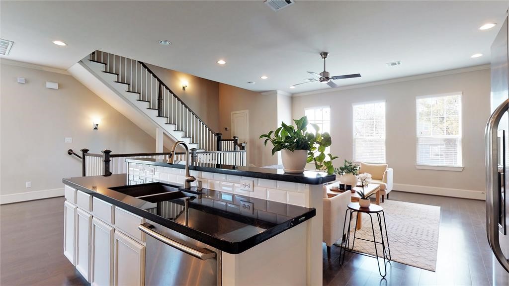 2724 Rutland Street Houston, TX 77008 - Photo 14 of 29 a kitchen that has a table and chairs in it