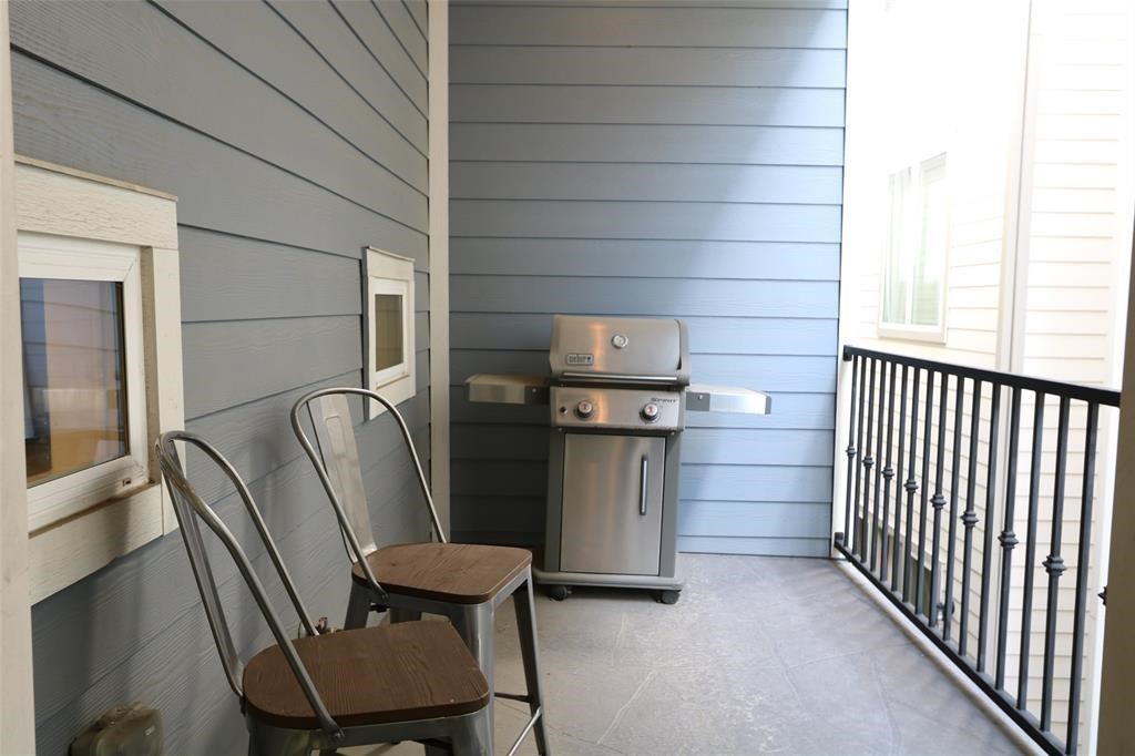 2724 Rutland Street Houston, TX 77008 - Photo 8 of 29 a view of a hallway with chairs