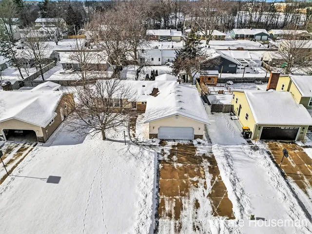 $410,000 | 1921 Camille Drive Southeast, Grand Rapids, MI 49546