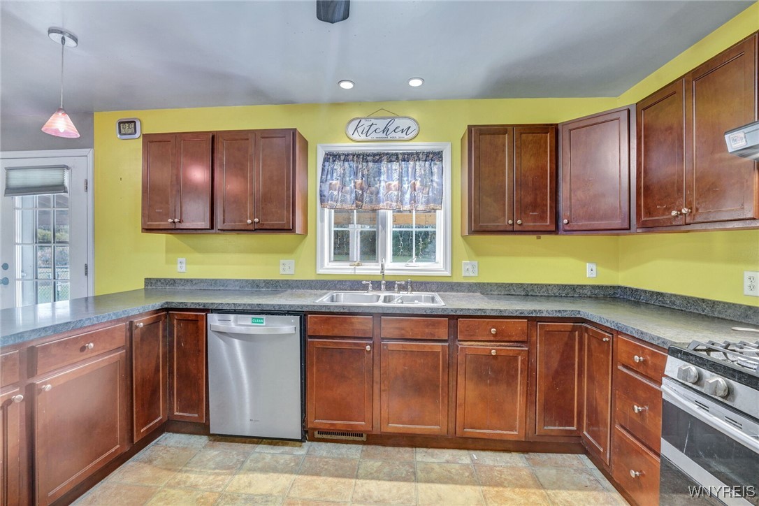 8835 Center Street Colden, NY 14080 - Photo 7 of 37