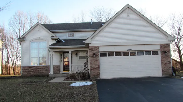 $389,000 | 21401 Prestwick Drive, Crest Hill, IL 60403
