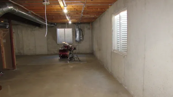 $384,900 | 21401 Prestwick Drive, Crest Hill, IL 60403