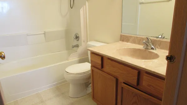 $384,900 | 21401 Prestwick Drive, Crest Hill, IL 60403