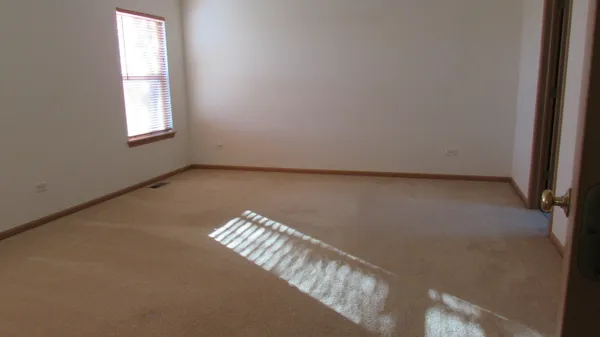 $384,900 | 21401 Prestwick Drive, Crest Hill, IL 60403