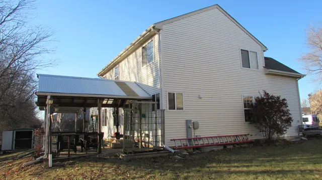 $389,000 | 21401 Prestwick Drive, Crest Hill, IL 60403