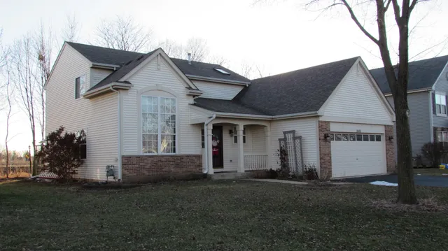 $389,000 | 21401 Prestwick Drive, Crest Hill, IL 60403