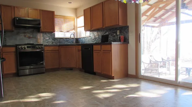 $389,000 | 21401 Prestwick Drive, Crest Hill, IL 60403