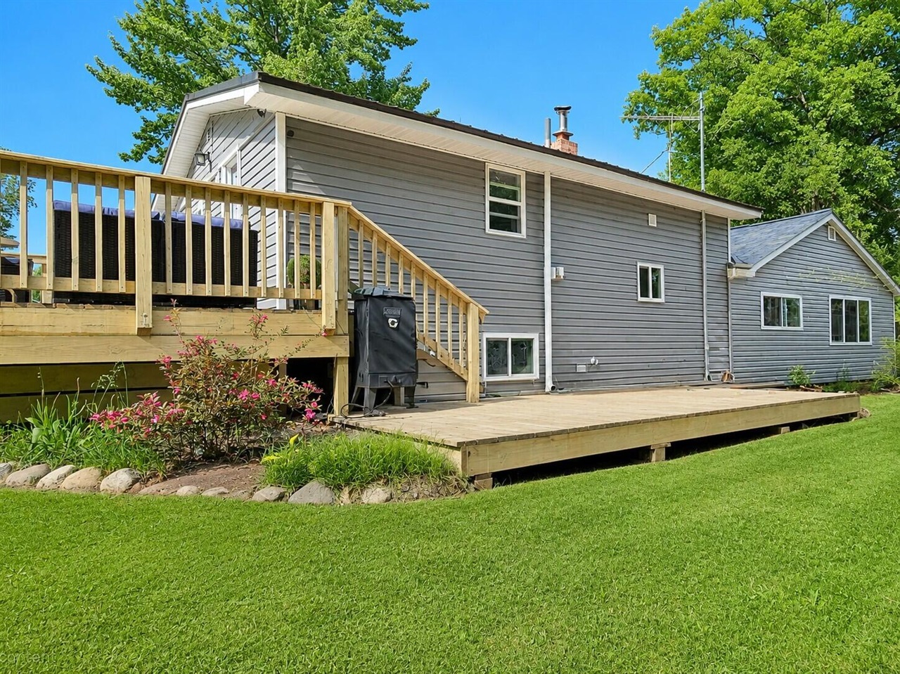 3119 West Maple Grove Road Farwell, MI 48622 - Photo 2 of 18